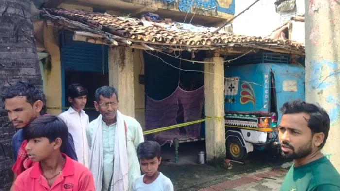 इमामगंज में गला रेत कर वृद्धि की हत्या