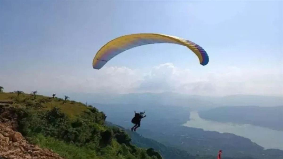 https://www.jagranimages.com/images/newimg/18072025/18_07_2025-paraglider__23987360.jpg