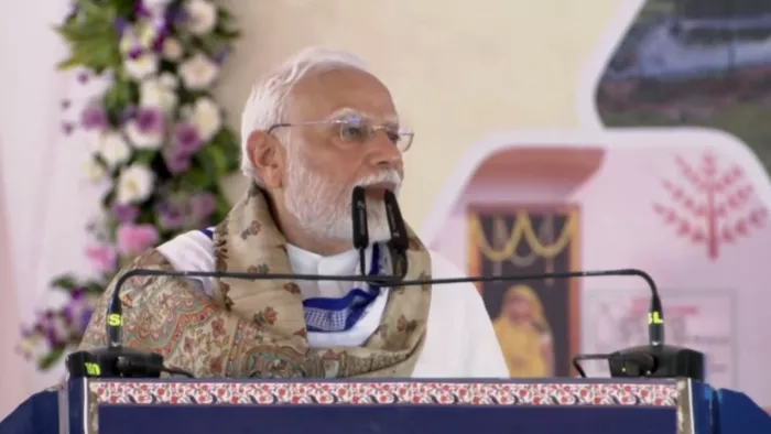 मोतिहारी में मंच से संबोधित करते पीएम मोदी। (फोटो जागरण)