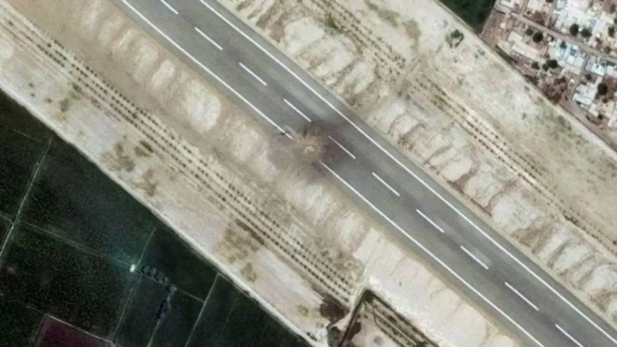 https://www.jagranimages.com/images/newimg/18072025/18_07_2025-rahim_khan_air_base_23988128.jpg