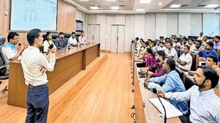 रांची नगर निगम सभागार में प्रशिक्षण कार्यक्रम में शामिल लोग। फोटो- जागरण