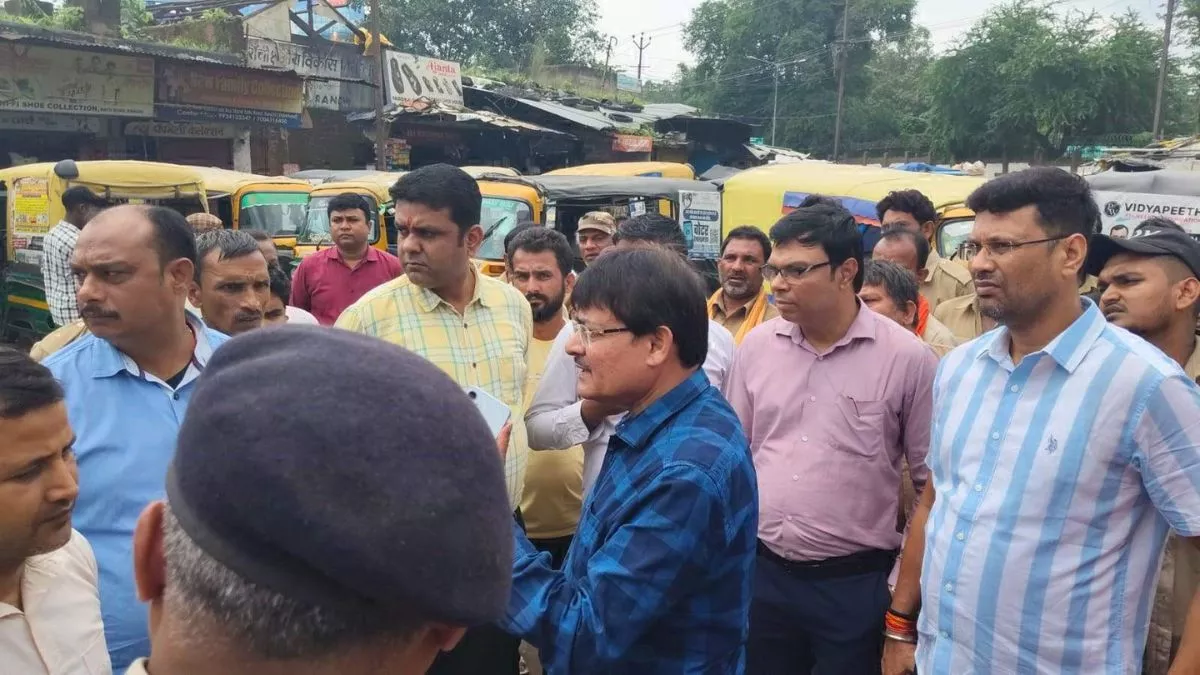 रांची में न्यू मार्केट ऑटो स्टैंड से हटेंगी अवैध बसें और दुकानें, नगर निगम के बड़े अफसर का DTO को आदेश