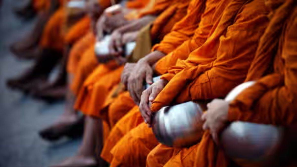 https://www.jagranimages.com/images/newimg/18072025/18_07_2025-thailand_buddhist_monk_sex_scandal_23987783.jpg