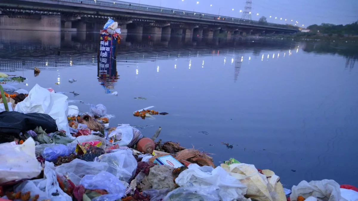 यमुना में रिकॉर्ड स्तर पर पहुंचा फीकल कोलीफॉर्म, आईटीओ बैराज और आईएसबीटी पुल के पास हालात गंभीर