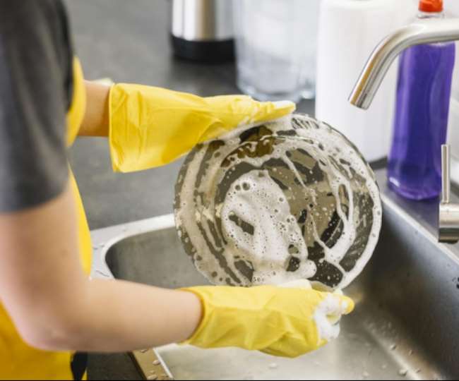 Utensils cleaning Tips सफाई के इन तरीकों के अपनाकर बरकरार रखें बर्तनों