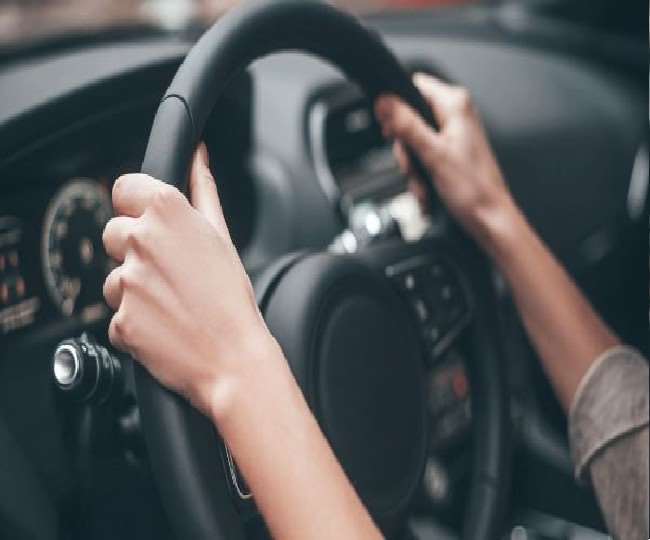 https://www.jagranimages.com/images/newimg/18082021/18_08_2021-woman_driving_21938078.jpg