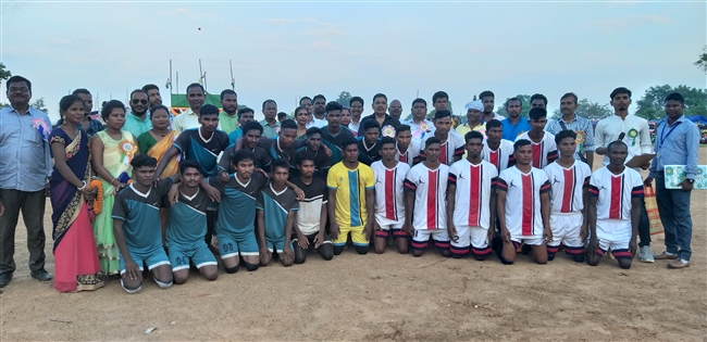 आदिवासी क्लब बड़ा लुंती बना फुटबाल टूर्नामेंट का चैंपियन