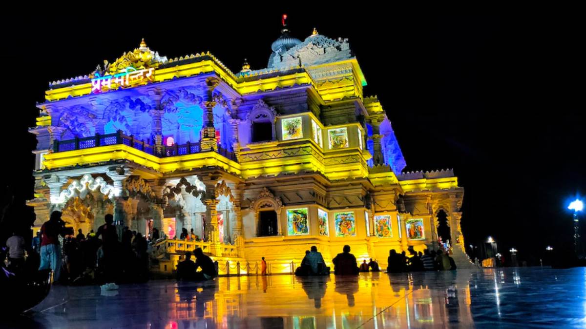 https://www.jagranimages.com/images/newimg/18082022/18_08_2022-famous_lord_krishna_temple_f_22989066.jpg