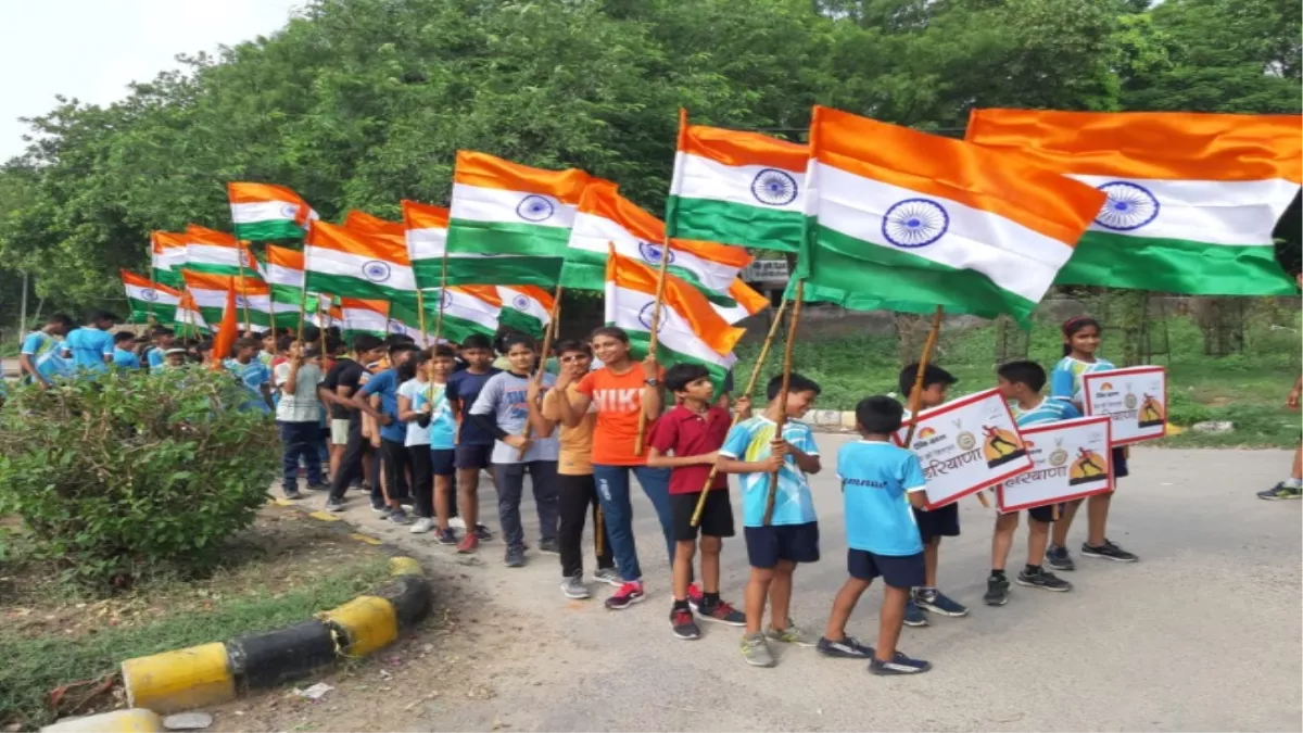 फटे या उतारे गए झंडे के सम्‍मान के लिए बहादुरगढ़ के उद्यमियों ने शुरू की नई पहल, बनाया कलेक्‍शन सेंटर