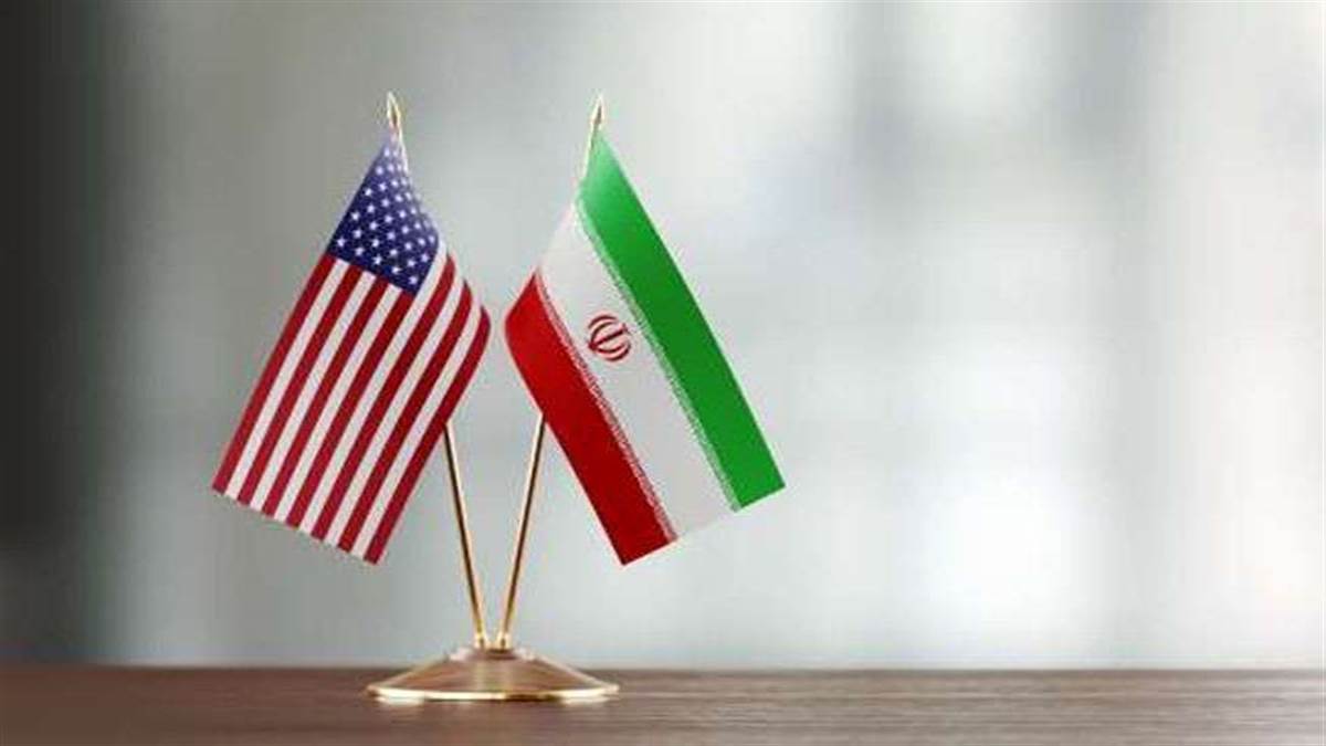 https://www.jagranimages.com/images/newimg/18082022/18_08_2022-iran_us_flag_22988913.jpg