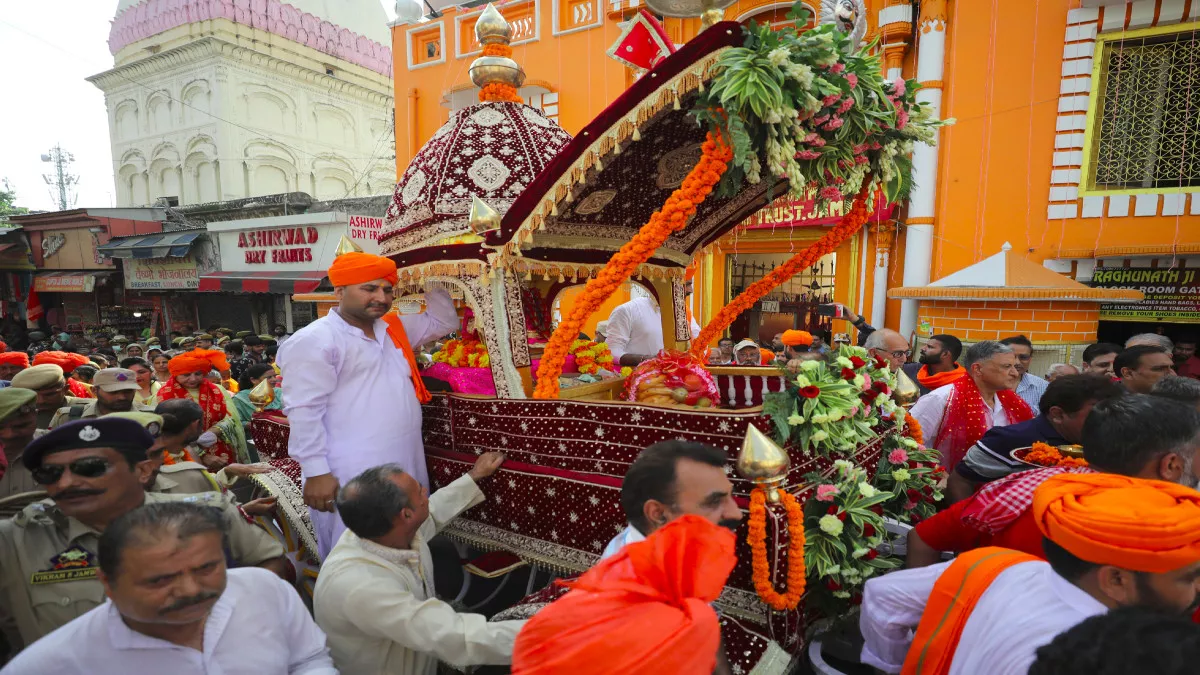 Janmashtami 2022: श्री कृष्ण जन्माष्टमी की पूर्व संध्या पर जम्मू शहर में निकली शोभा यात्रा, भक्ति के रंग में रमा शहर