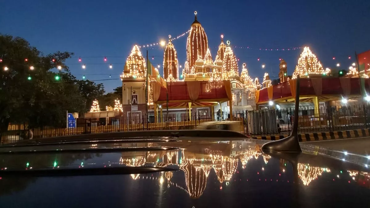 Krishna Janmashtami 2022: रोशनी से जगमगाए मंदिर, देखिए दिल्ली- NCR की खूबसूरत तस्वीरें