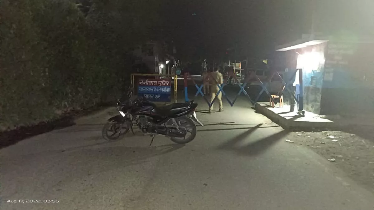 Nainital News : नैनीताल में घर के बाहर खड़ी फोर व्हीलर लेकर भागे चोर, खैरना में दबोचे गए