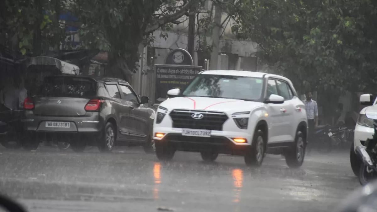 Dhanbad Weather: दोपहर बाद रंग बदल सकता है मौसम, कल-परसों कहीं झमाझम तो कहीं भारी बारिश