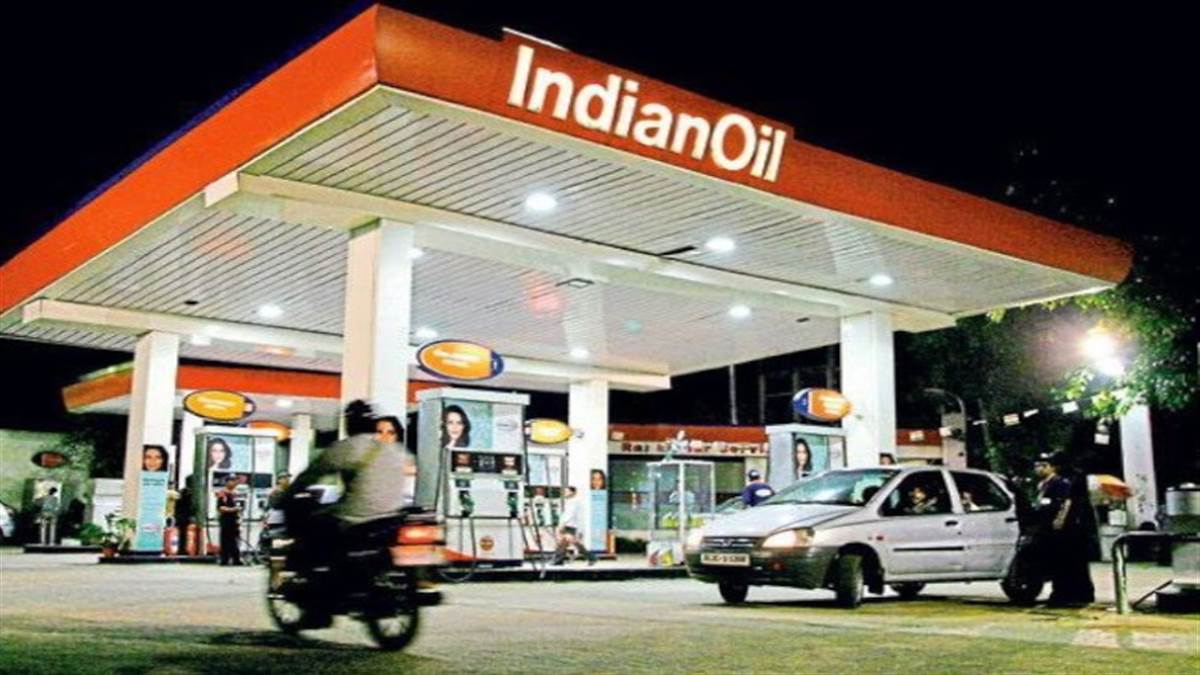 Agra Petrol Diesel Price: आगरा में अब सीएनजी के दामाें में कुछ राहत मिली है।