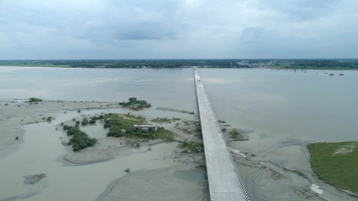 गोरखपुर के कम्हरिया घाट पर बनकर तैयार पुल। - जागरण