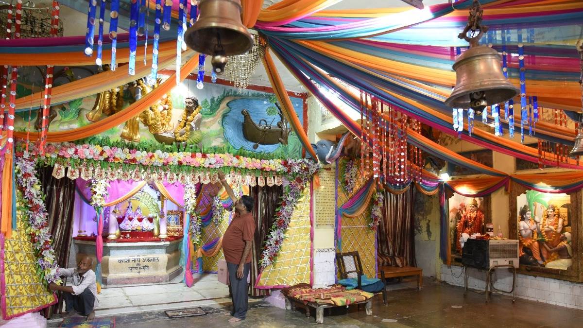 https://www.jagranimages.com/images/newimg/18082022/18_08_2022-radha_krishna_mandir_22989147_134339721.jpg_1_22989147_134339721.jpg