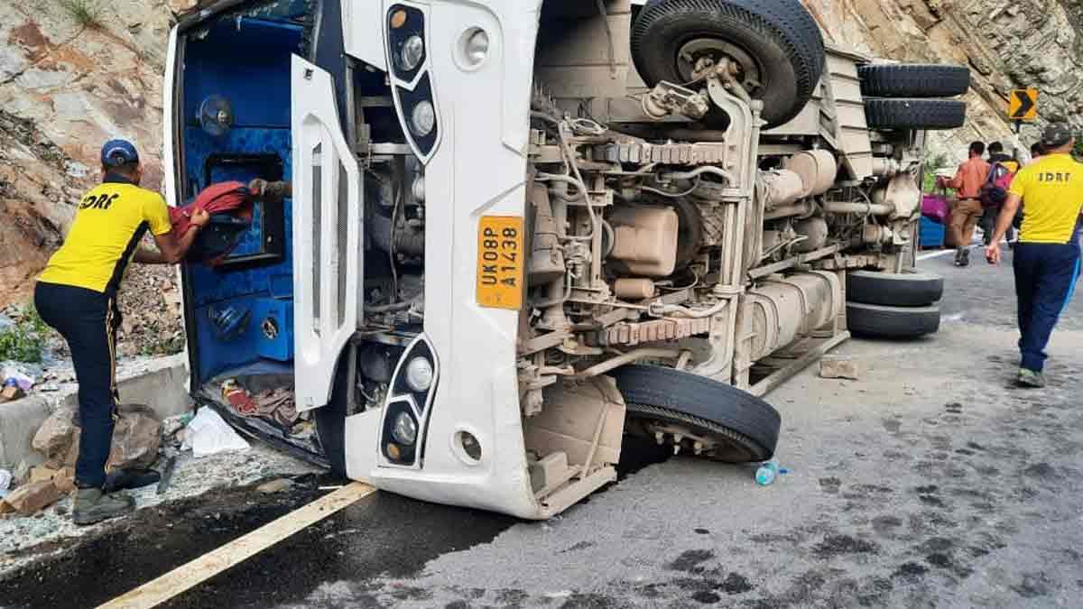 Uttarakhand Road Accident उत्तराखंड में बढ़ती सड़क दुर्घटनाएं चिंता बढ़ा रही हैं।