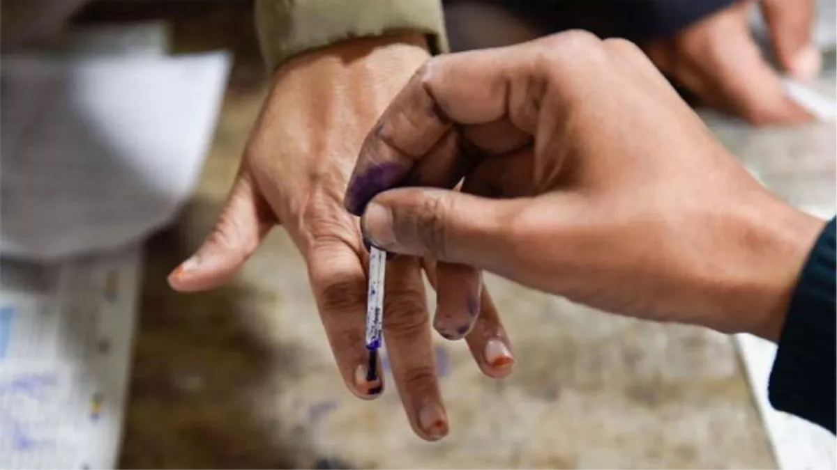 जम्मू-कश्मीर में रह रहे बाहरी राज्यों के लोगों को भी मिला वोट डालने का अधिकार, 25 लाख नए मतदाता बनेंगे