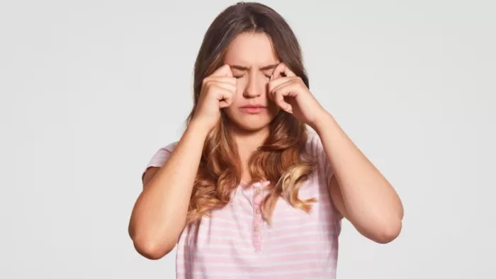 Eye Care Tips: आंखों को स्वस्थ रखने के लिए इन फूड्स से बनाएं दूरी