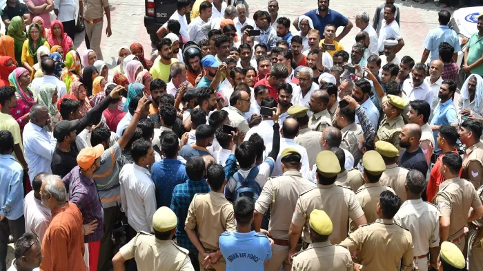 विधायक प्रतिनिधि के बेटे ने सिर पर बैट मारकर की थी दुकानदार की हत्या।