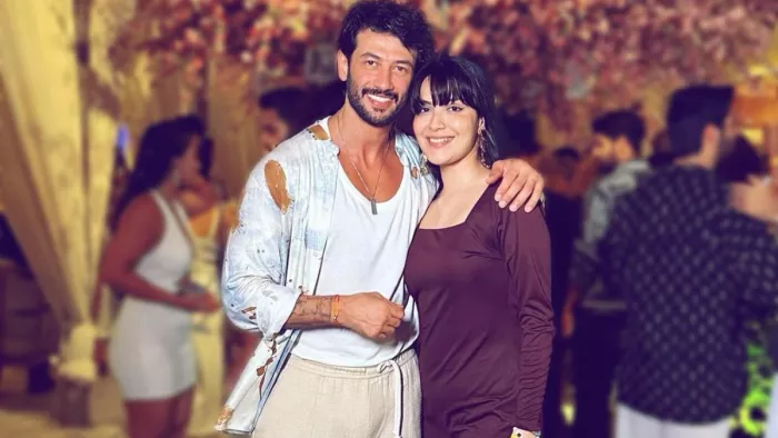 bigg boss ott 2, Jad Hadid girlfriend, Akanksha Puri Photo Credit Instagram