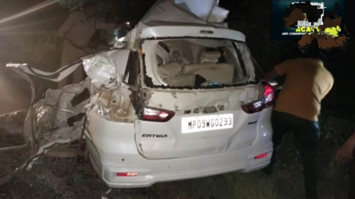 mp news accident horrific road accident in khandwa five youths died in car and truck collision