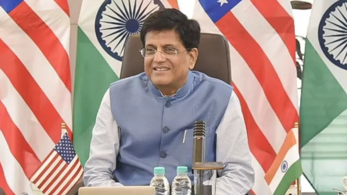 निजी जानकारियां लीक होने के डर से लैपटॉप का आयात बैन (फोटो, पीयूष गोयल X)