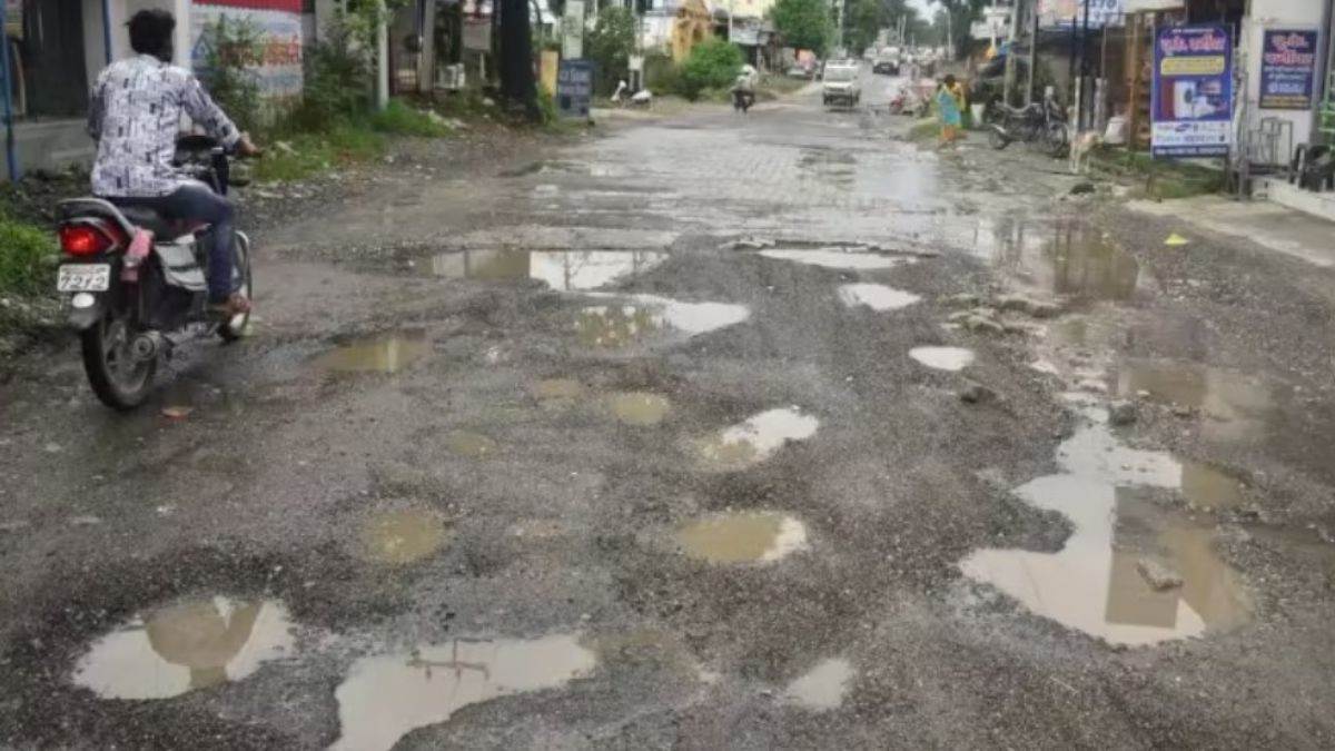 bengaluru residents perform pothole puja in unique protest against bad roads on varamahalakshmi day