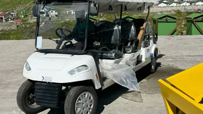 Electric Golf Cart Car: बैटरी से चलने वाली है गोल्फ कार्ट कार। जागरण