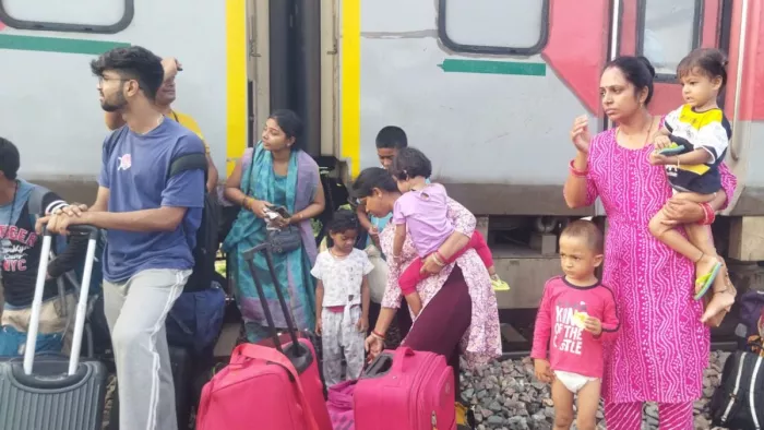 ट्रेन हादसे के बाद रेलवे प्रशासन सतर्क हो गया है। जागरण