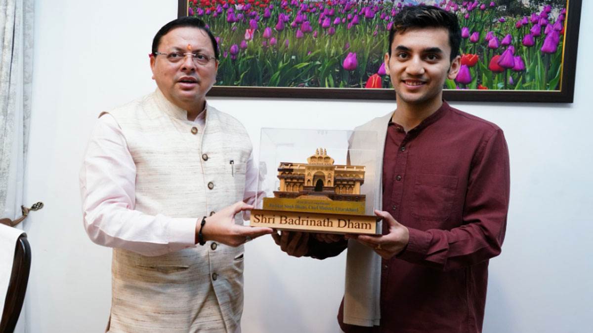 https://www.jagranimages.com/images/newimg/18082024/18_08_2024-lakshya-sen-cm-dhami_23780440.jpg