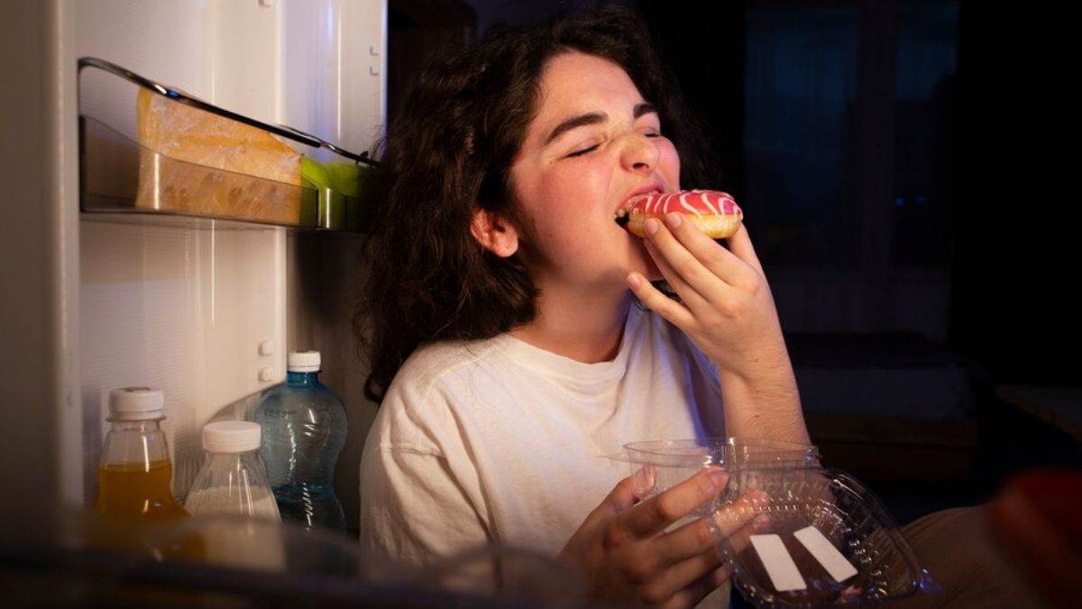 https://www.jagranimages.com/images/newimg/18082024/18_08_2024-stress_eating_prevention_23780175.jpg
