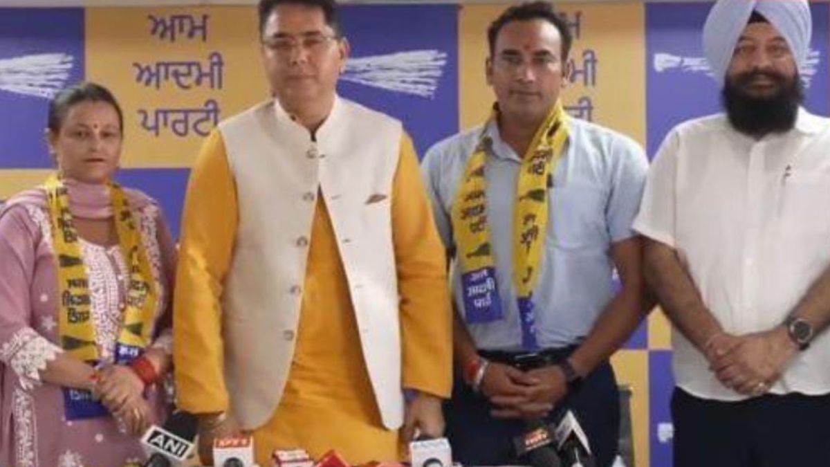 https://www.jagranimages.com/images/newimg/18082025/18_08_2025-aap_parshad_24016897_1791281.jpg