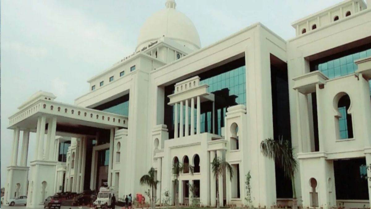 aktu teachers and employees will get health insurance of rs 10 lakh financial assistance of rs 15 lakh will be given on death