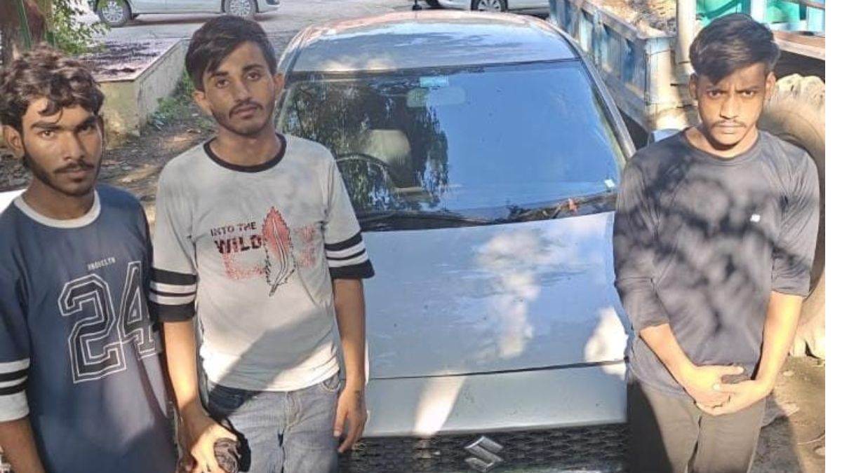 https://www.jagranimages.com/images/newimg/18082025/18_08_2025-car-loot_24017151.jpg