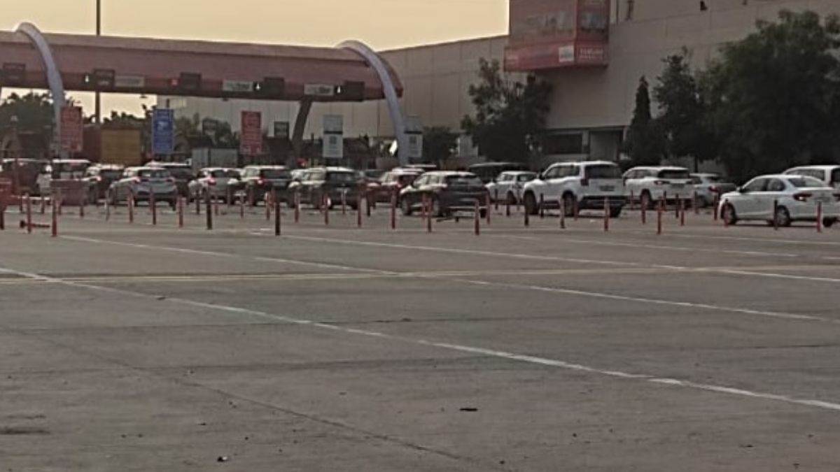 offices reopen after holiday traffic surge on expressways agra news in hindi