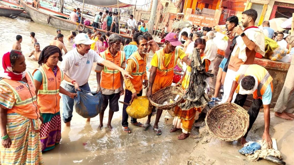 varanasi ganga ghat cleaning drive after floods namami gange initiative