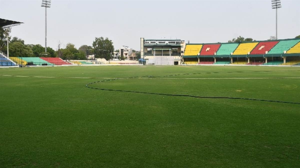https://www.jagranimages.com/images/newimg/18082025/18_08_2025-kanpur_green_park_24016248.jpg