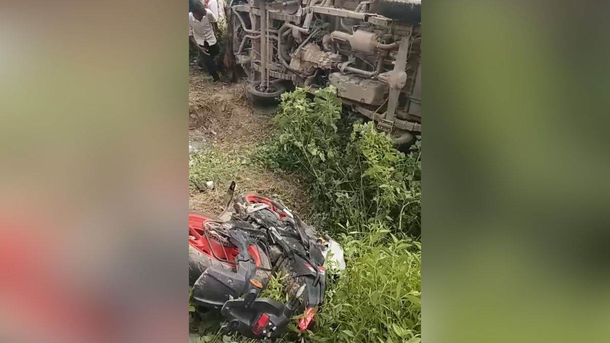 kanpur loader collision kills biker villagers protest for speed breakers