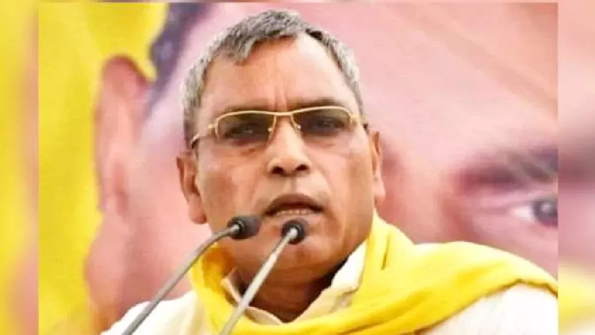 Mau News: आचार संहिता उल्लंघन मामले में एमपी-एमएलए कोर्ट में पेश हुए ओमप्रकाश राजभर, म‍िली जमानत