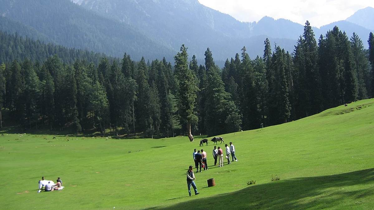 https://www.jagranimages.com/images/newimg/18082025/18_08_2025-pahalgam_news_24016891.jpg