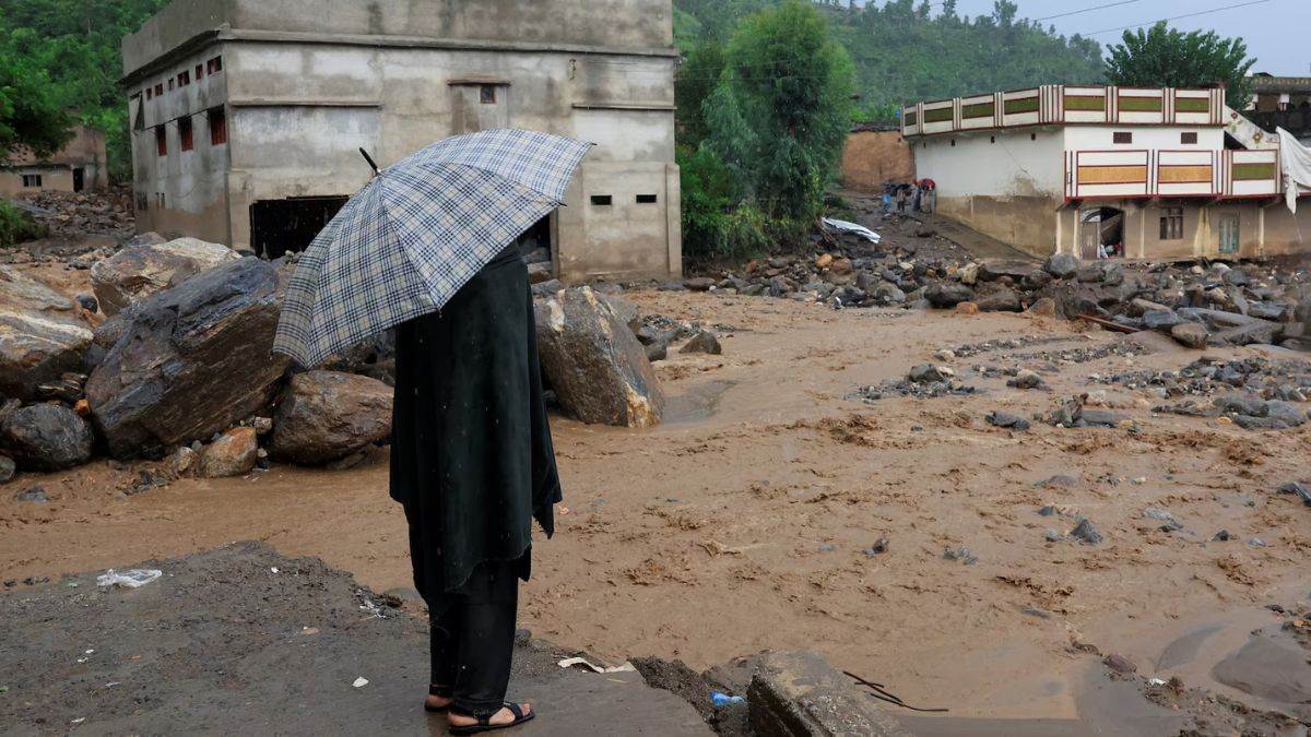 https://www.jagranimages.com/images/newimg/18082025/18_08_2025-pakistan_rain_death_24017341.jpg