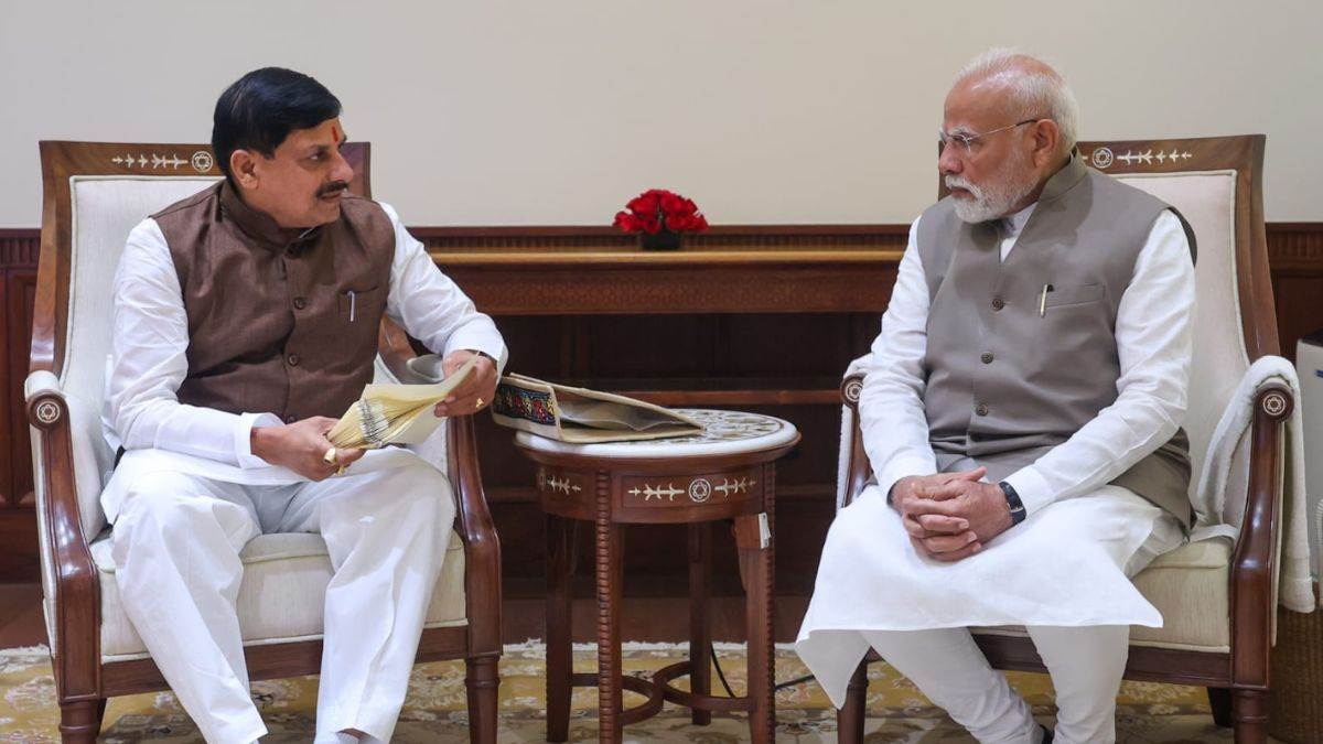 https://www.jagranimages.com/images/newimg/18082025/18_08_2025-pmmodi_cmmohan_yadav_24016841.jpg