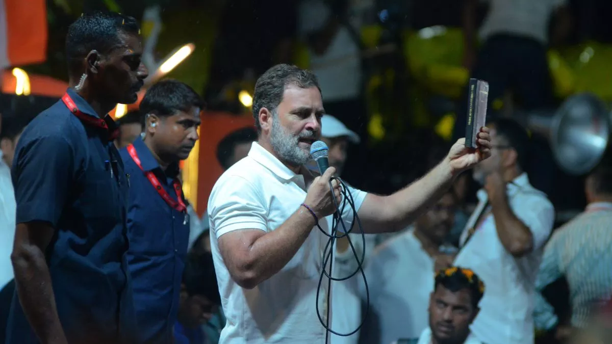 Voter Adhikar Yatra: गयाजी में बारिश के बीच भाषण देते रहे राहुल गांधी, कहा- ये जनता के आशीर्वाद का संकेत