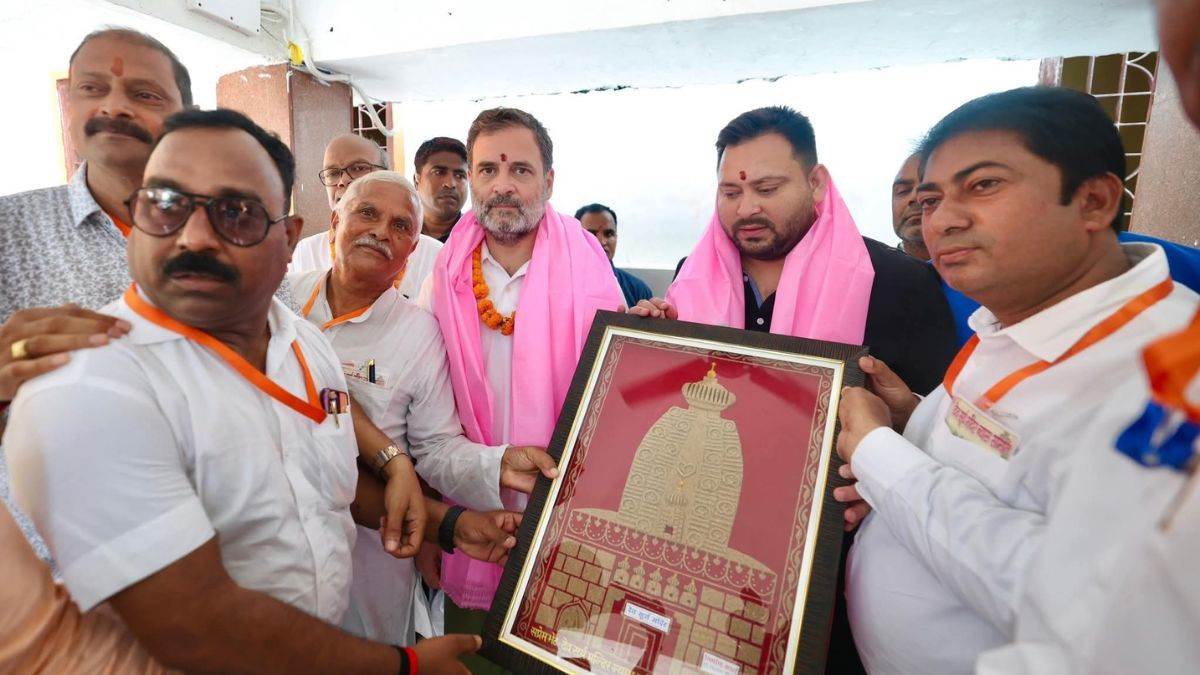 https://www.jagranimages.com/images/newimg/18082025/18_08_2025-rahul_tajaswi_surya_mandir_24016875.jpg