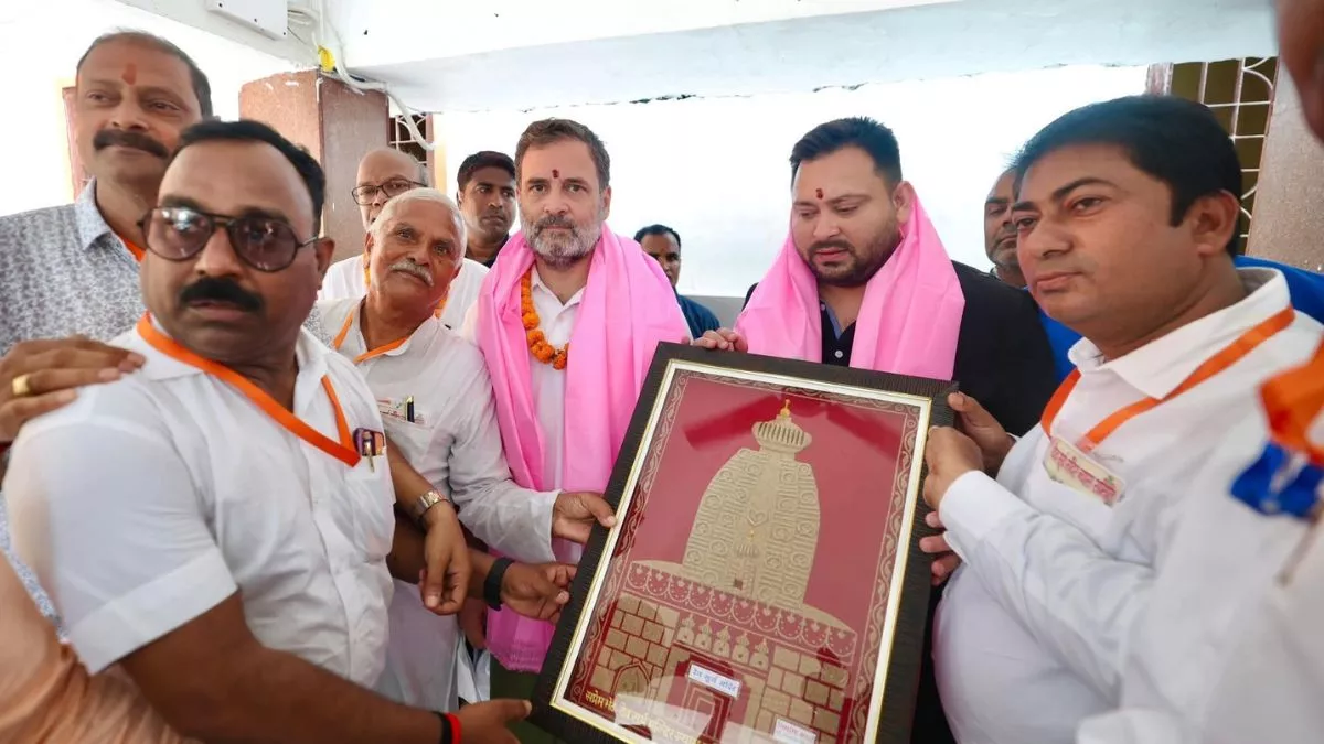 Voter Adhikar Yatra: औरंगाबाद में गरजे राहुल-तेजस्वी यादव, कहा- बिहार से खटारा सरकार का जाना तय