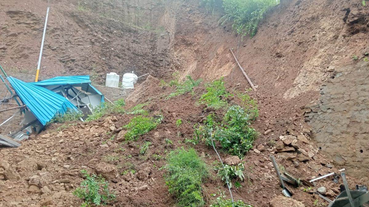 https://www.jagranimages.com/images/newimg/18082025/18_08_2025-ranikhet_landslide_24016474.jpg