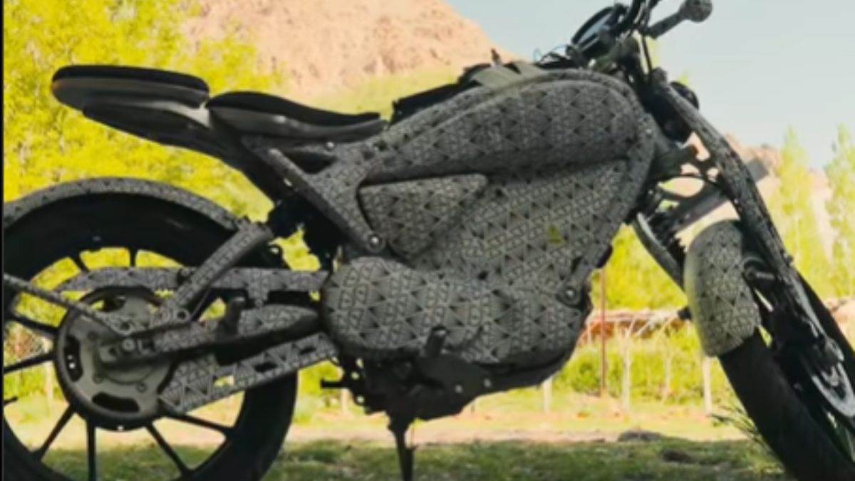 https://www.jagranimages.com/images/newimg/18082025/18_08_2025-royal_enfield_flying_flea_c6_24017164.jpg