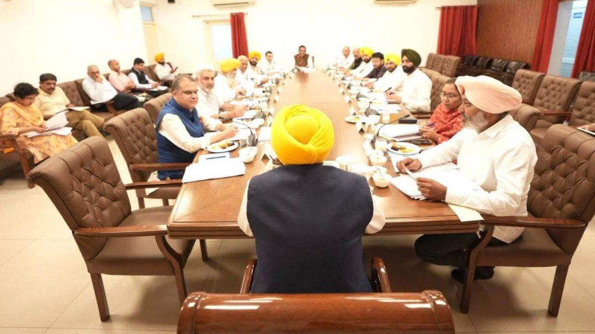 https://www.jagranimages.com/images/newimg/18082025/18_08_2025-sanjeev_arora_1_24017228.jpg